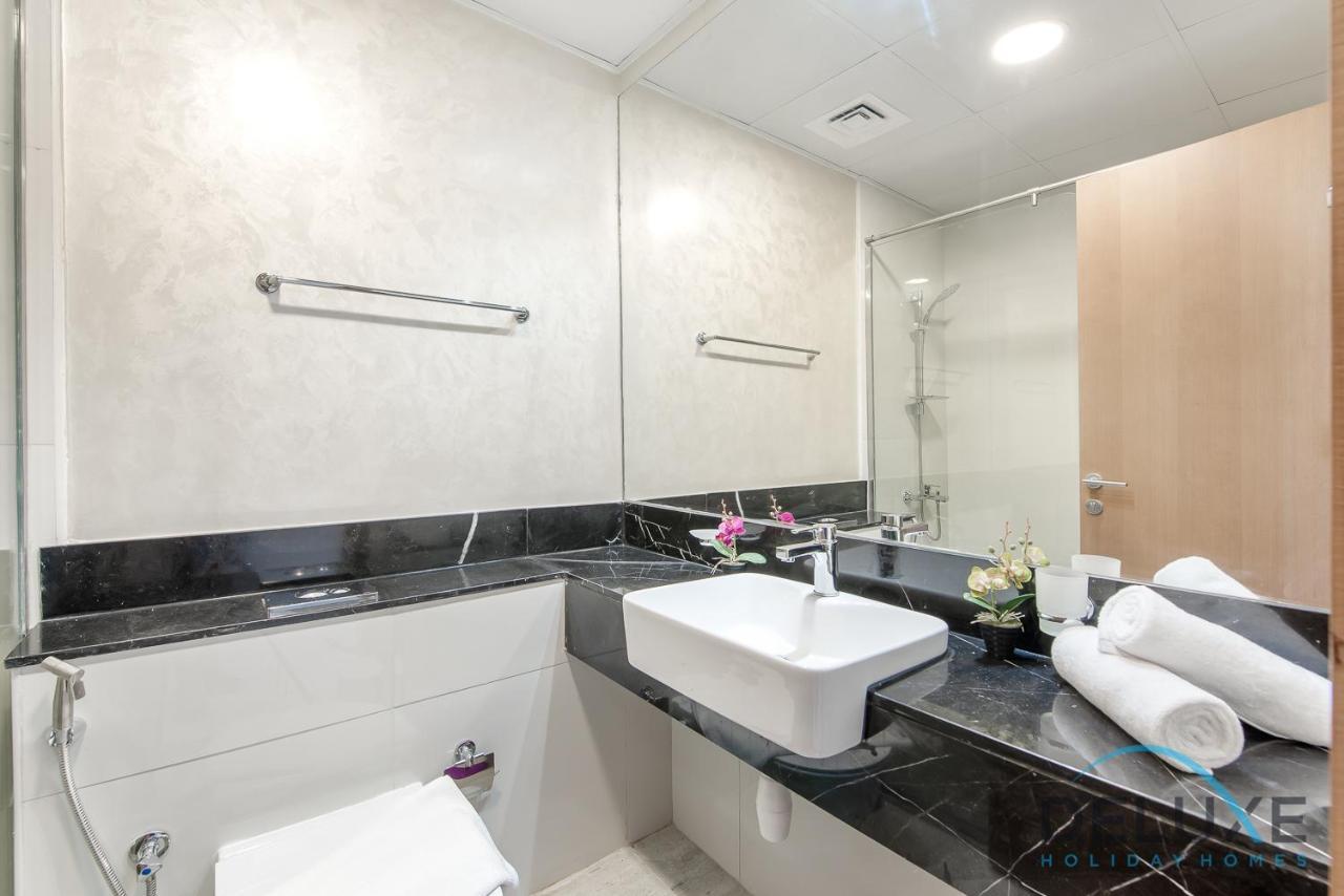 Intimate Studio At Millennium Binghatti Residence Business Bay By Deluxe Holiday Homes Дубай Екстер'єр фото